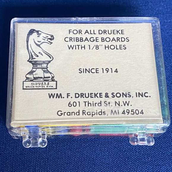 Horn McCrillis Cribbage Wood Board, No.C-17, Drueke Pegs, 2 Factory Sealed Decks - Picture 5 of 10